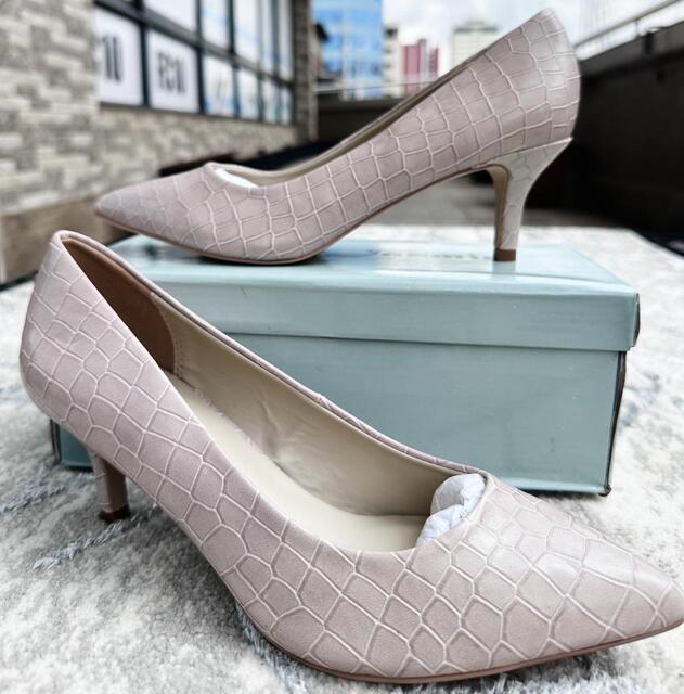 Image of Crocodile-Patterned Pointed Flats