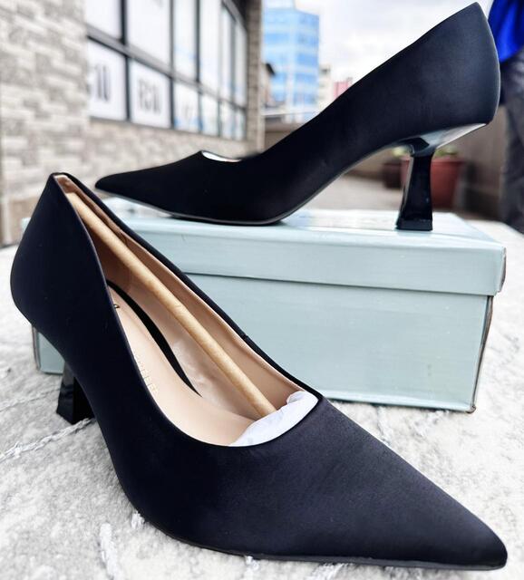 Image of Crocodile-Patterned Pointed Flats