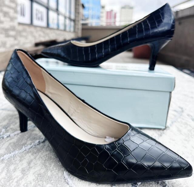 Image of Crocodile-Patterned Pointed Flats