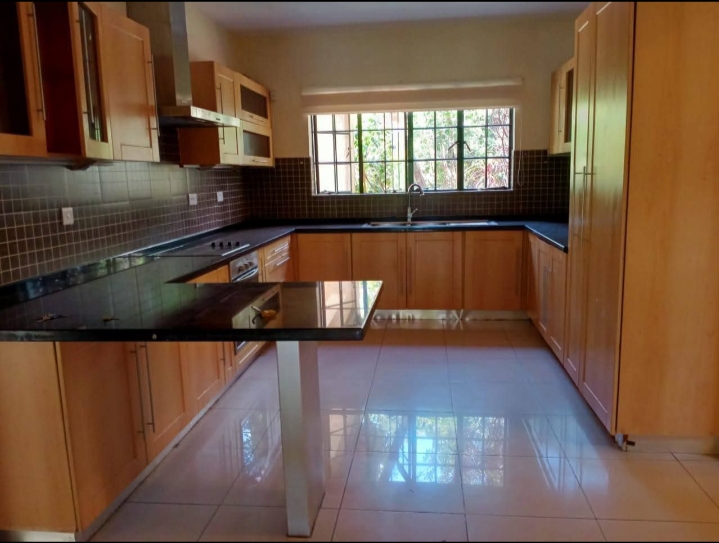 Image of Runda Elegant 5-Bedroom House Location: Runda, Nairobi, Kenya