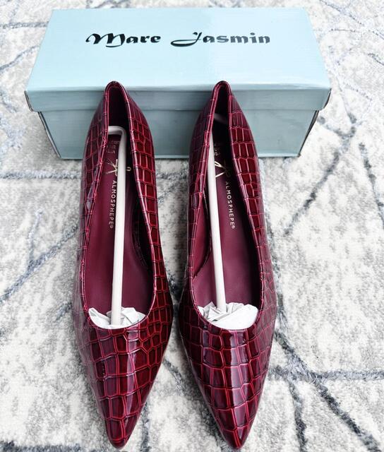 Image of Crocodile-Patterned Pointed Flats