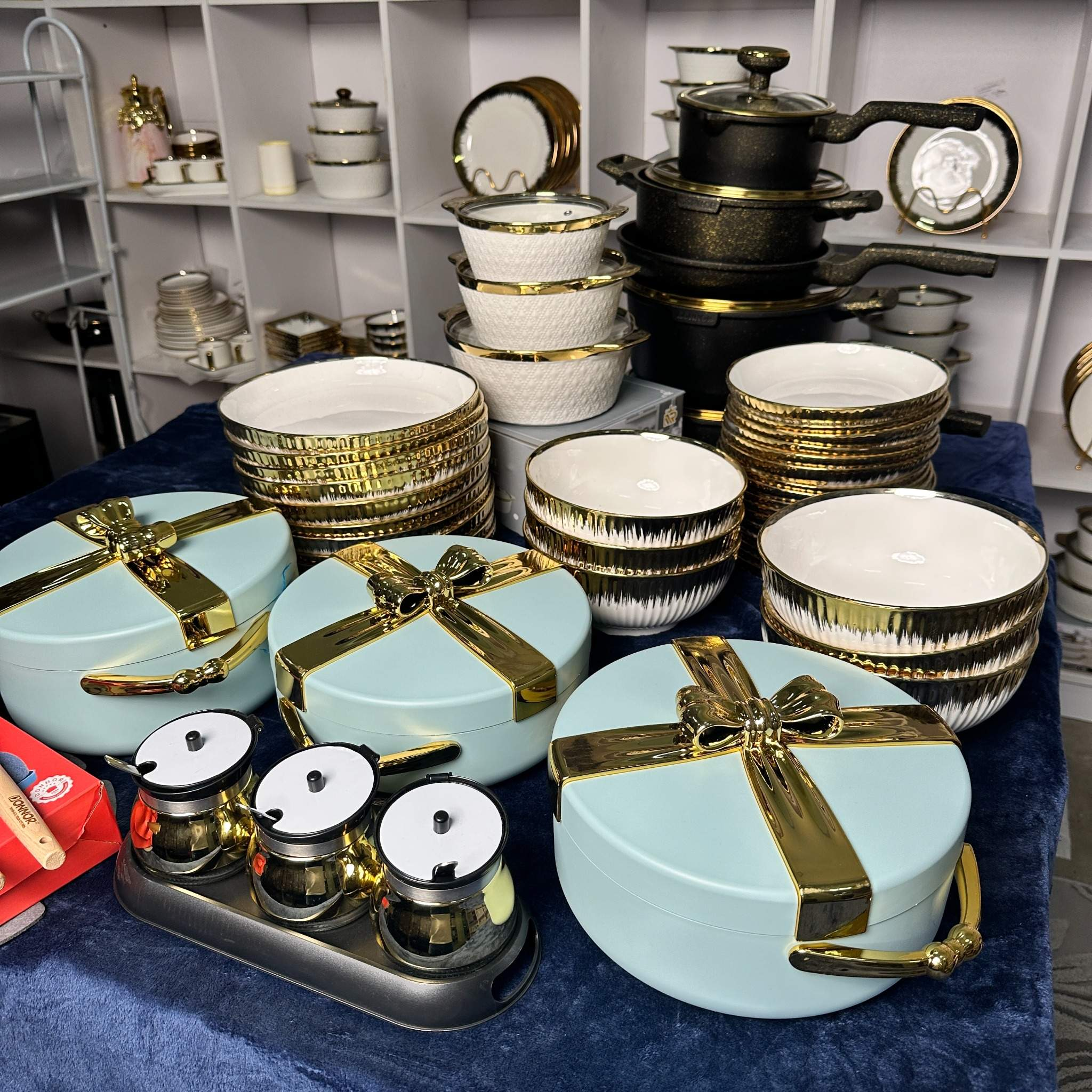 Image of Mobeto Gold Dinner Set