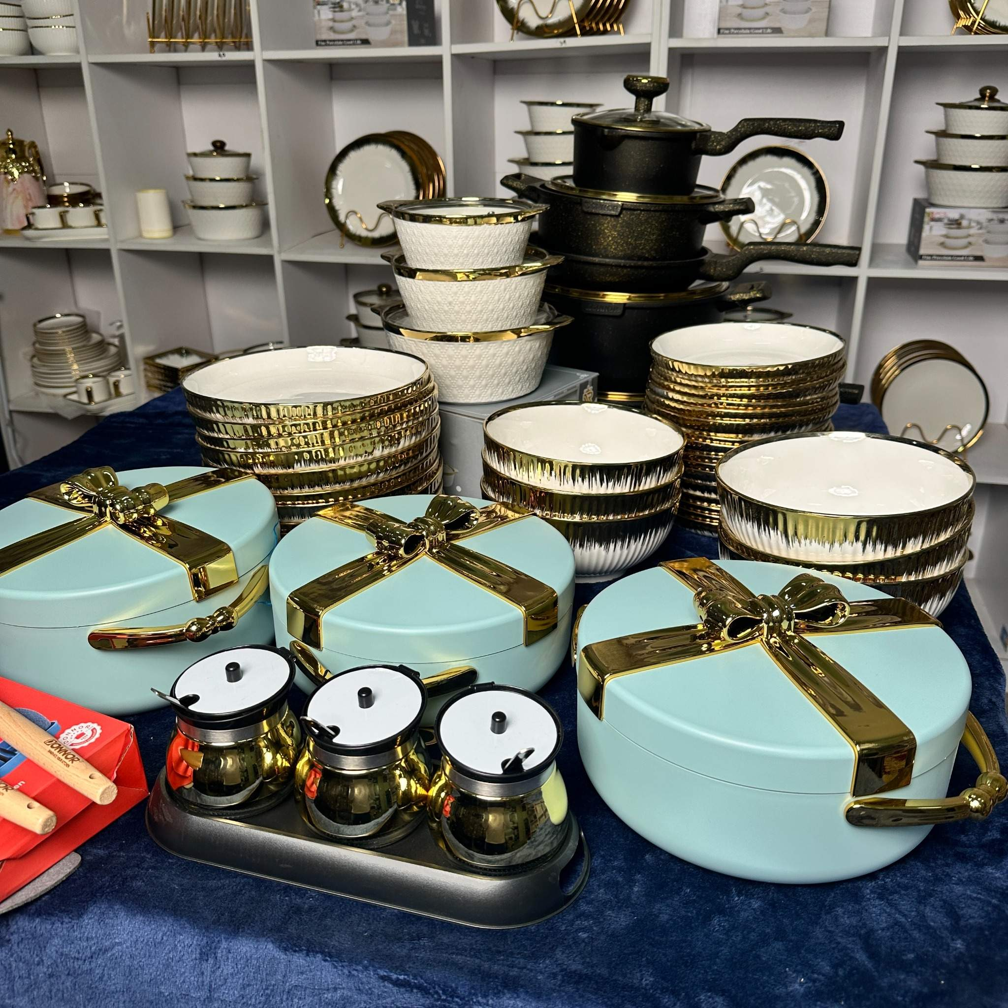 Image of Mobeto Gold Dinner Set