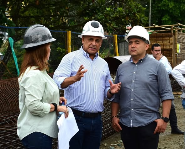 🚧 Hacemos seguimiento en territorio a las obras que transforman Armenia 👷🏻‍♂️🏗️ 2