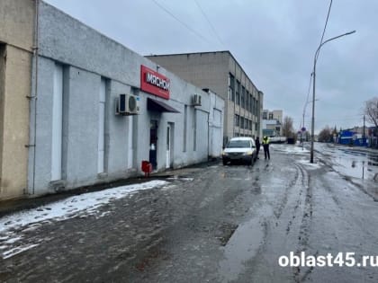 В Кургане жители дома по улице Радионова борются с дорожными нарушителями