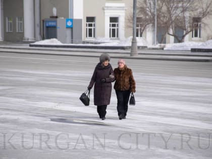 «Милым! Любимым! Родным!» На Центральной площади Кургана состоялась праздничная программа в честь 8 Марта