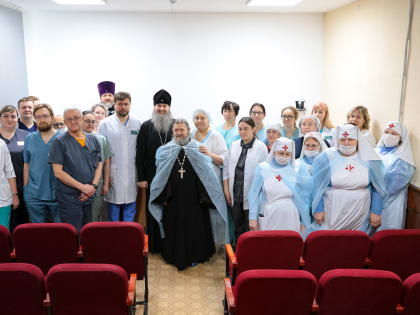 Митрополит Даниил поздравил со Святочными днями пациентов и врачей Курганского онкодиспансера