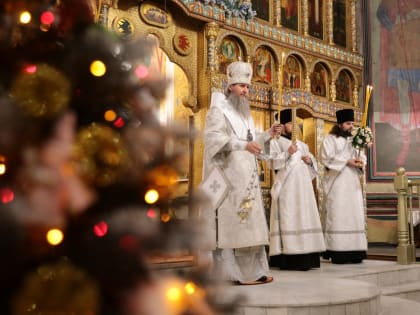 В Рождественский сочельник митрополит Даниил совершил Великое повечерие и Утреню