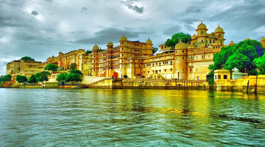 City Palace & Lake Pichola filming location in Rajasthan