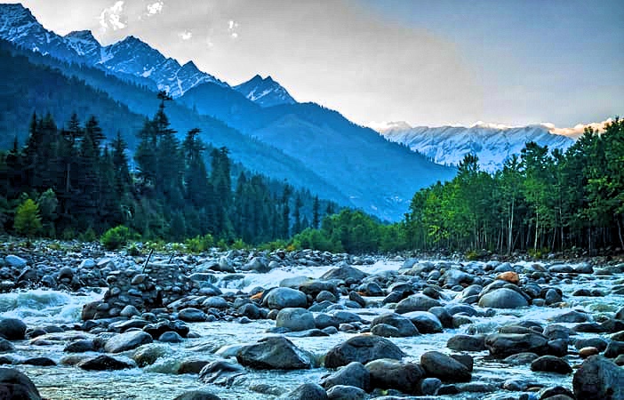 Manali Rewind: Chasing Snow, Cinema, and the Perfect Cafe Vibe (2025 Guide)