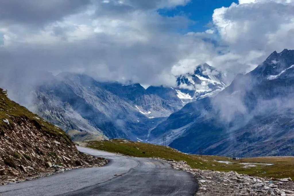 Manali Rewind: Chasing Snow, Cinema, and the Perfect Cafe Vibe (2025 Guide) - Manali, Himachal Pradesh travel guide