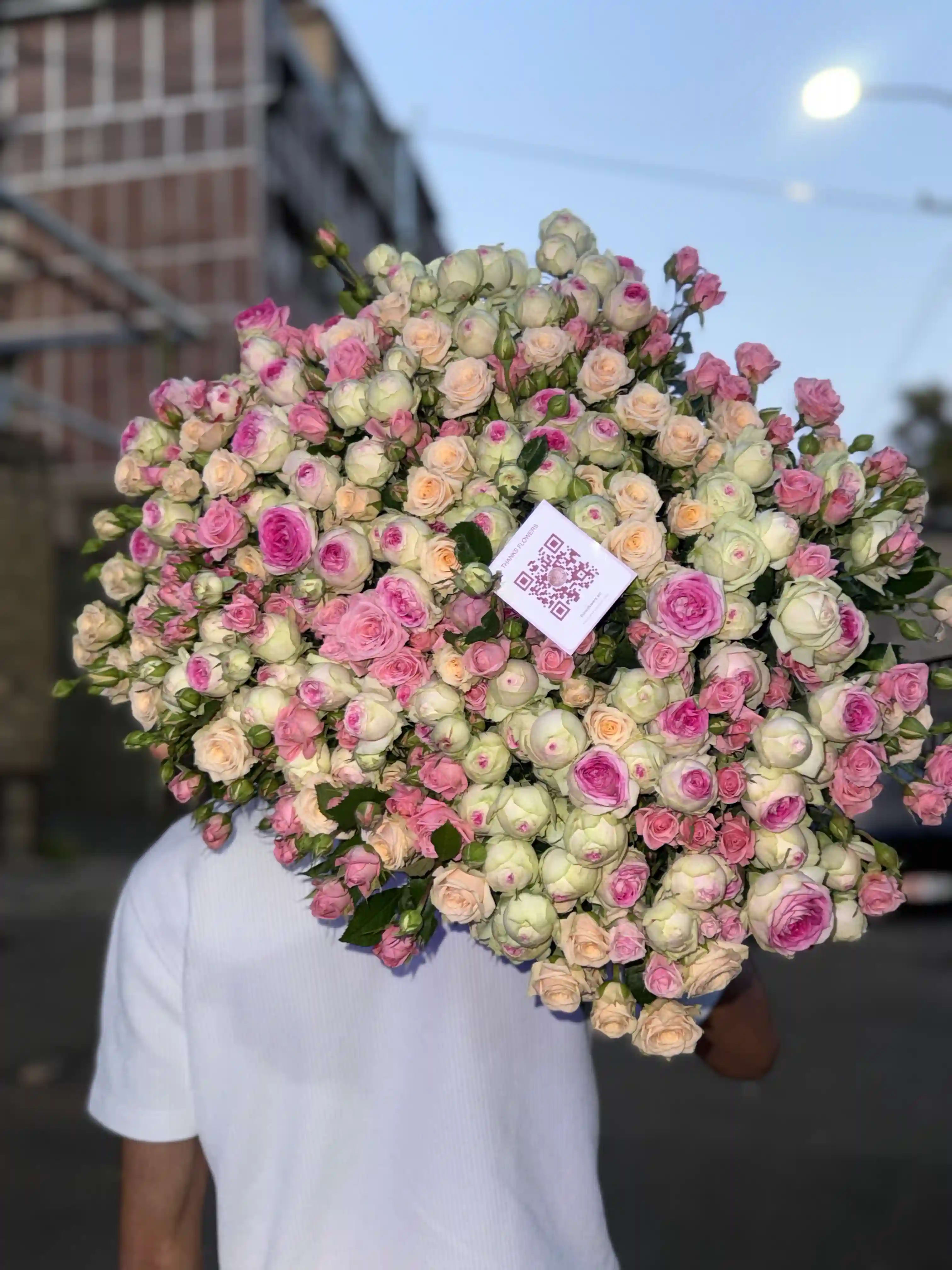 Peony-style rose bouquet
