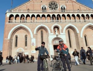 Davanti alla basilica di Sant'Antonio
