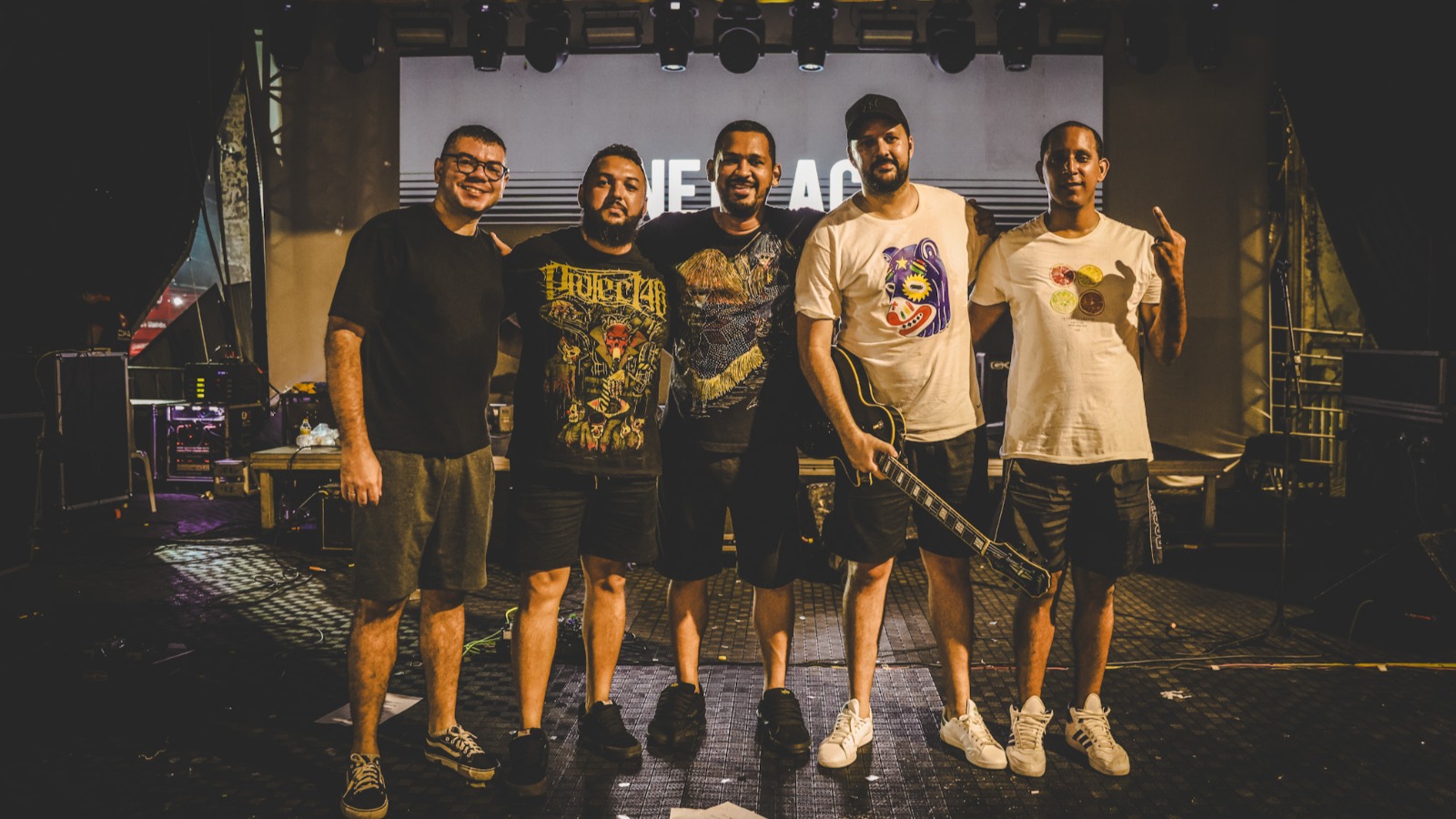 One Black Two White — foto de capa