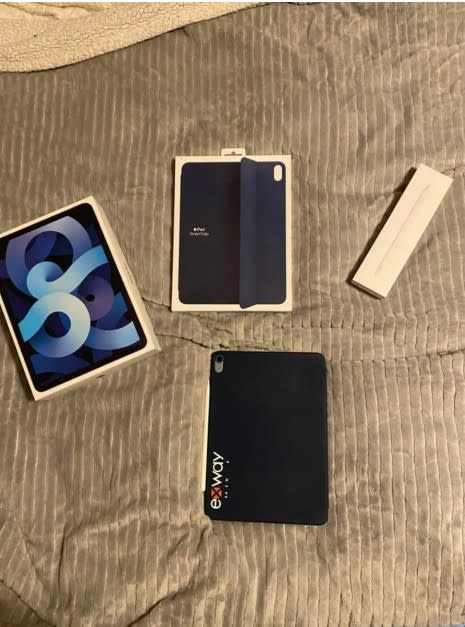 Image for iPad Air + Apple Pencil 2 + Smart Folio – €400