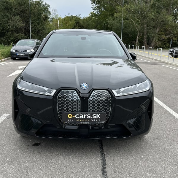 BMW iX (2023) dovezený na Slovensko cez e-cars.sk
