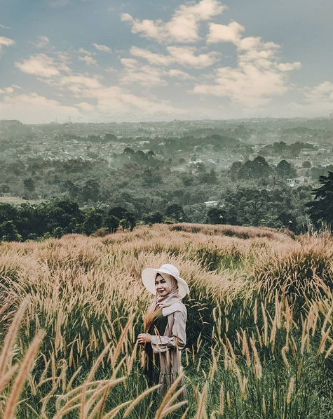 Bukit Wangun: Wisata Alam Bogor dengan Pemandangan Istimewa dan Instagramable Tentunya hipwee bukit wangun7 Bukit Wangun: Wisata Alam Bogor dengan Pemandangan Istimewa dan Instagramable Tentunya