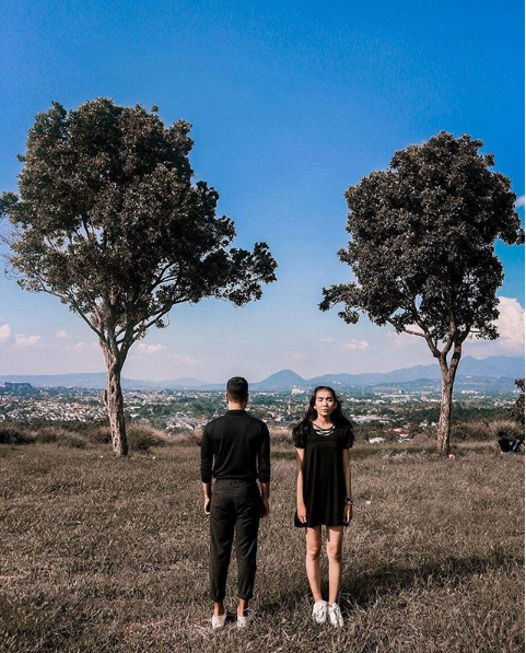 Bukit Wangun: Wisata Alam Bogor dengan Pemandangan Istimewa dan Instagramable Tentunya hipwee bukit wangun3 Bukit Wangun: Wisata Alam Bogor dengan Pemandangan Istimewa dan Instagramable Tentunya