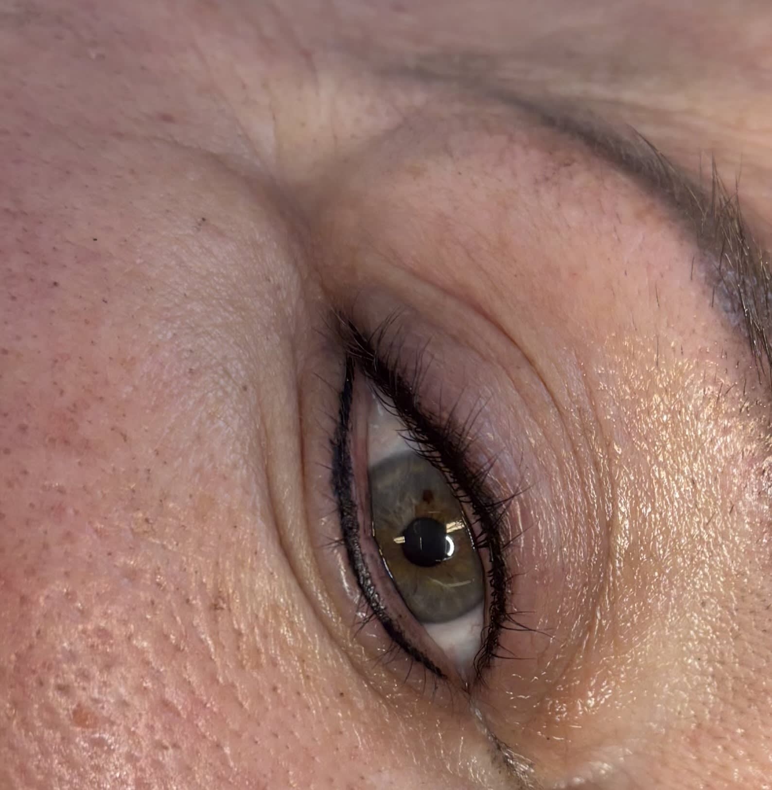 Resultaat van een fijne PMU eyeliner