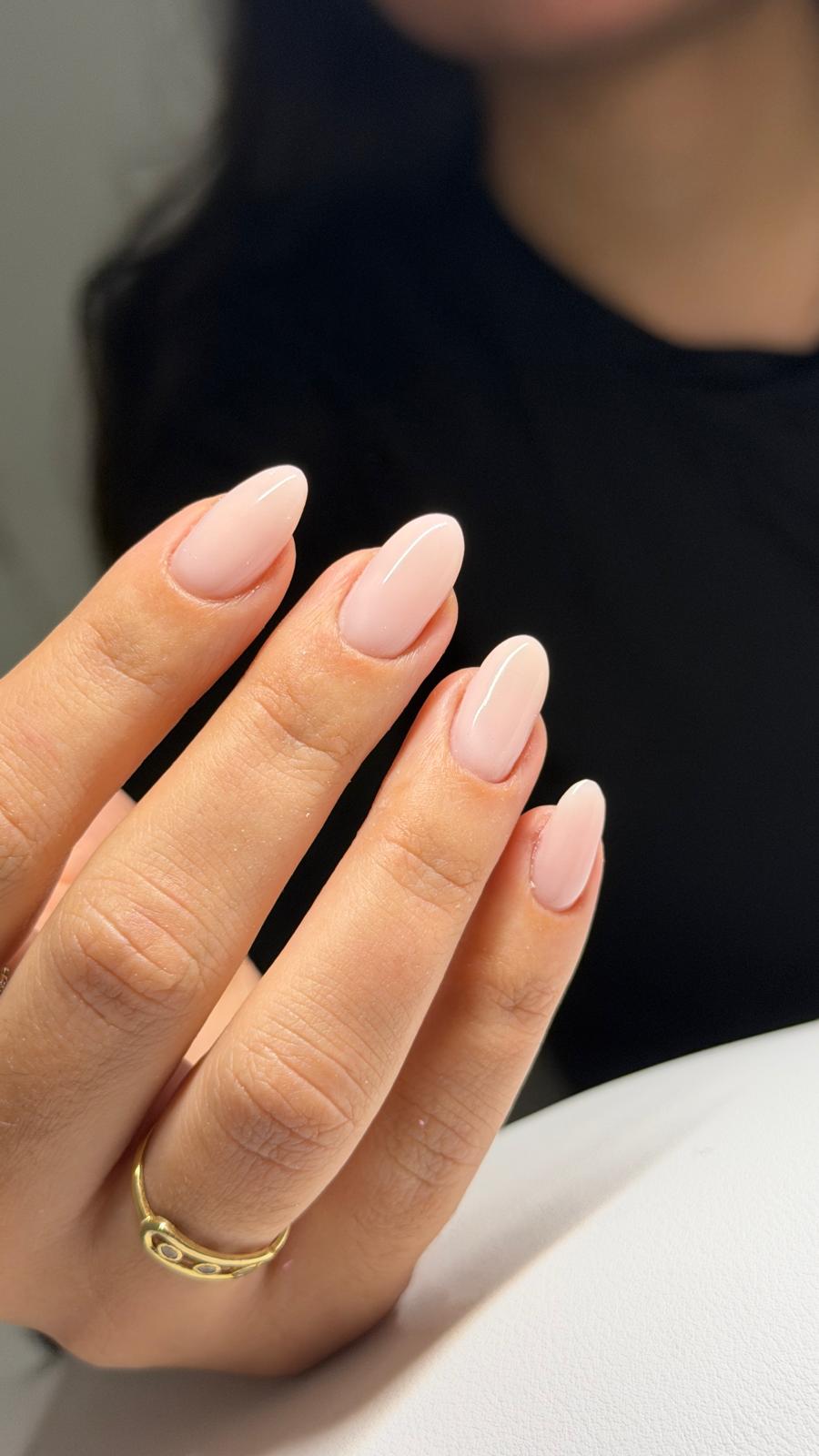 Russische manicure bij Maison Nouh
