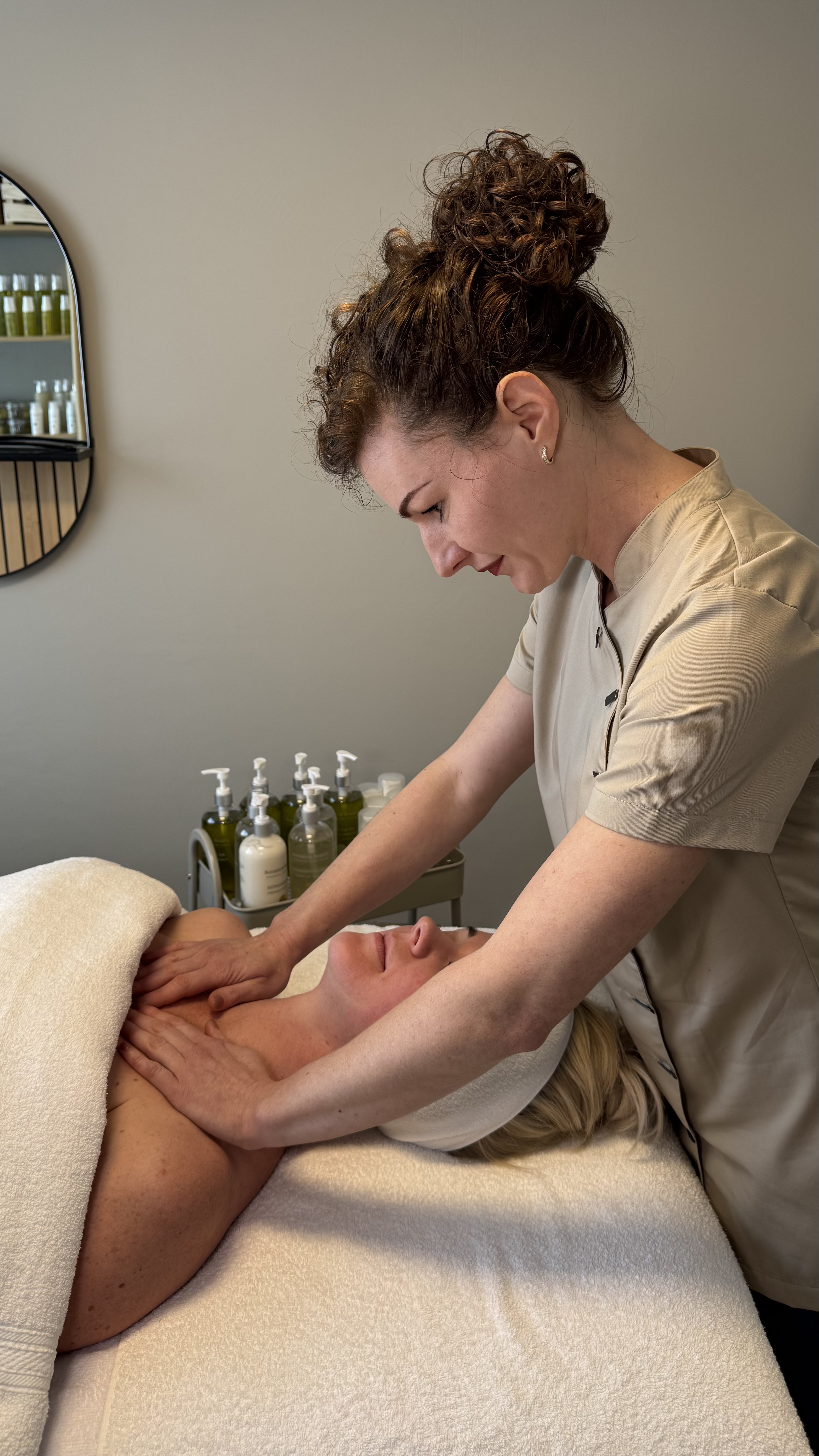 Ontspannende massage van nek en schouders