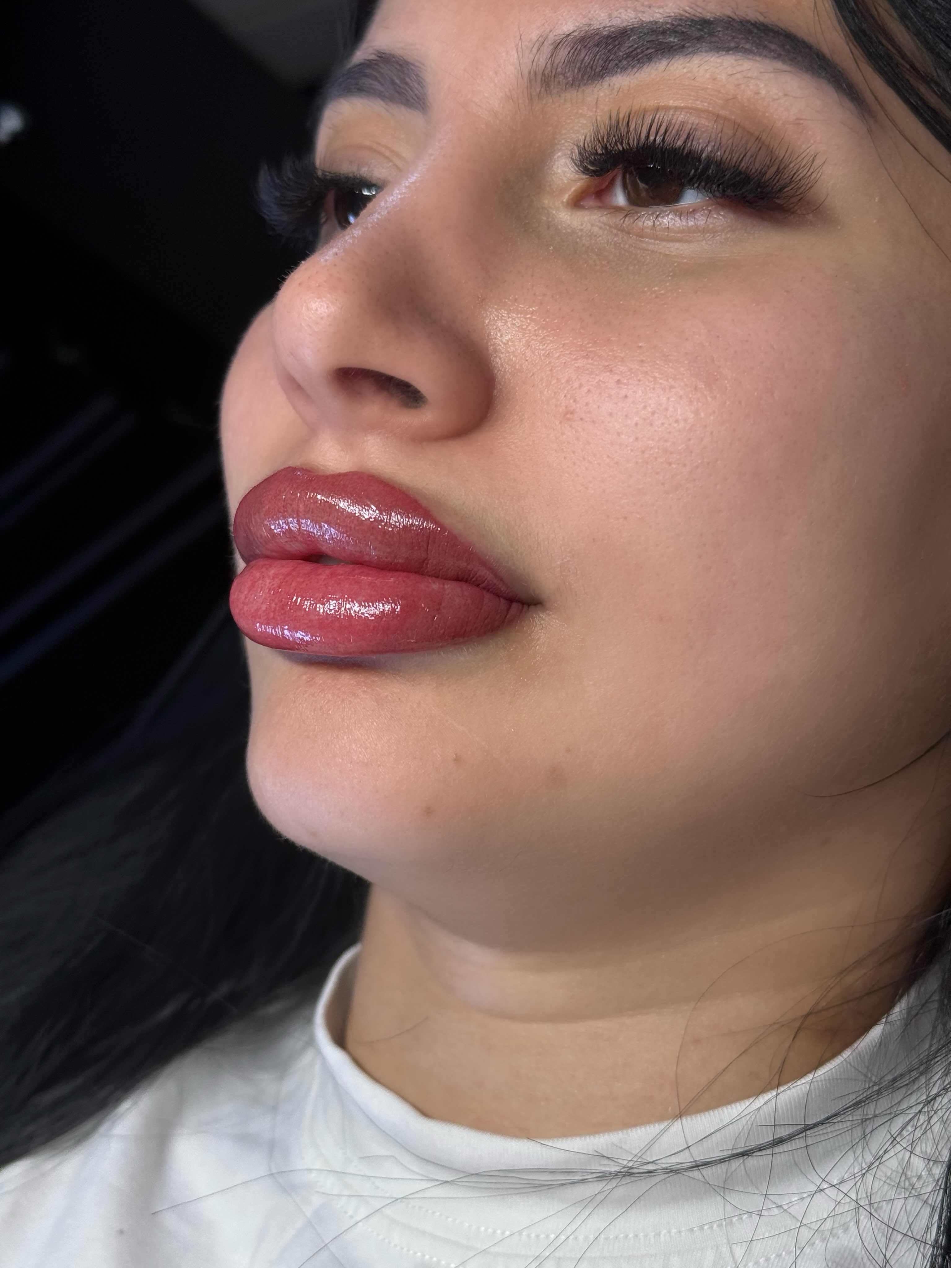 Close-up van zachte, natuurlijk gekleurde lippen
