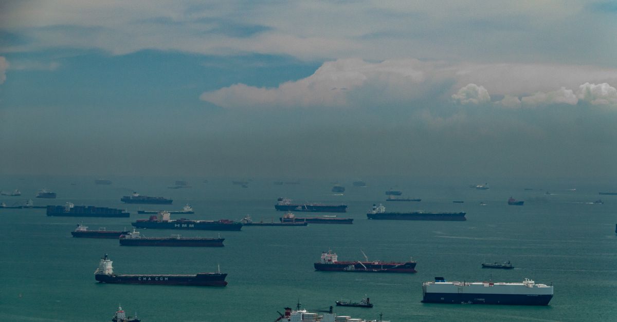 امریکہ اور ایران کے بحری جھڑپوں کا خلیج ہرمز میں اثر: عالمی سکیورٹی اور علاقائی استحکام پر تجزیہ illustration or cover