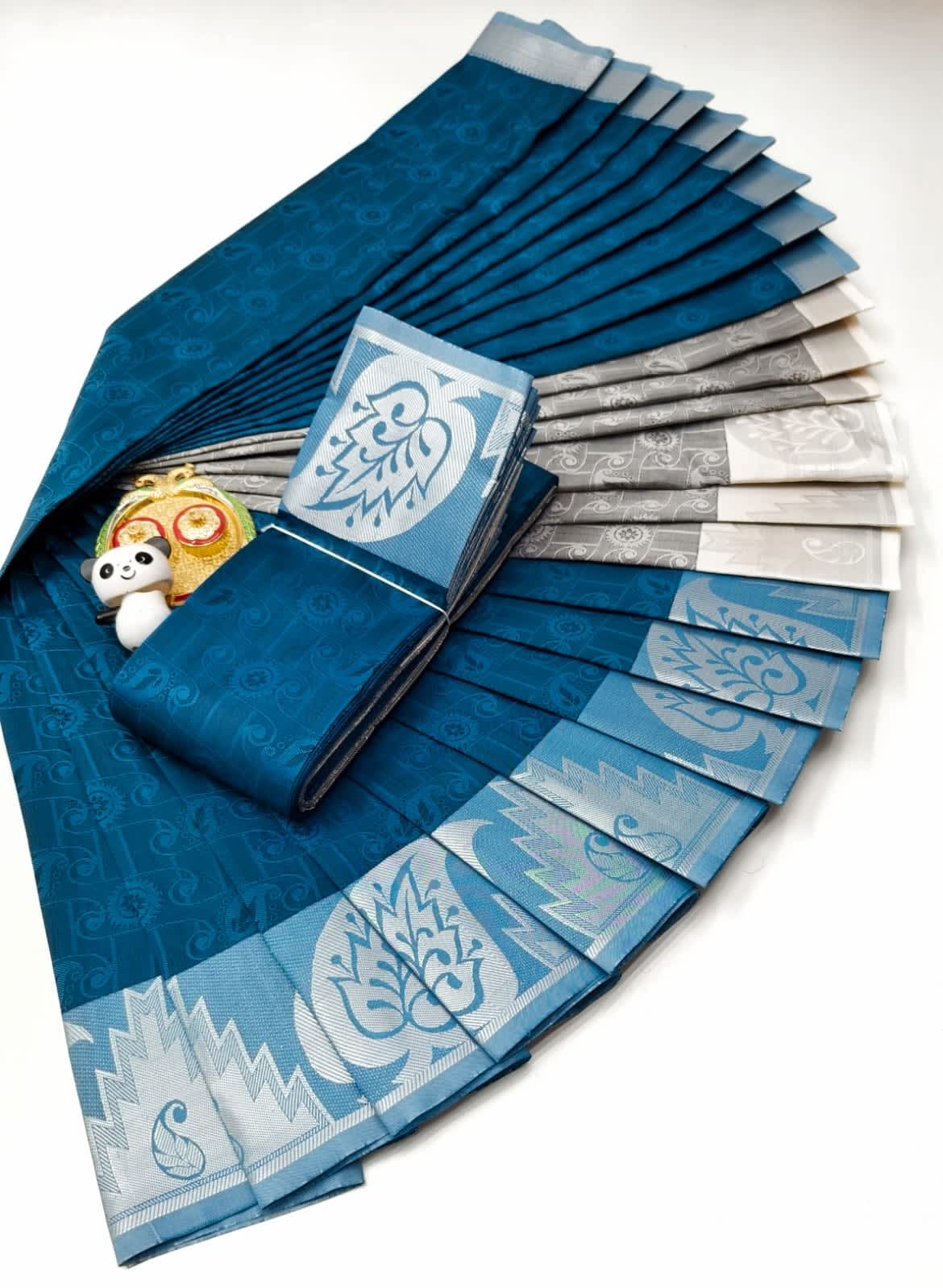 3D Embossed Saree - Image 1