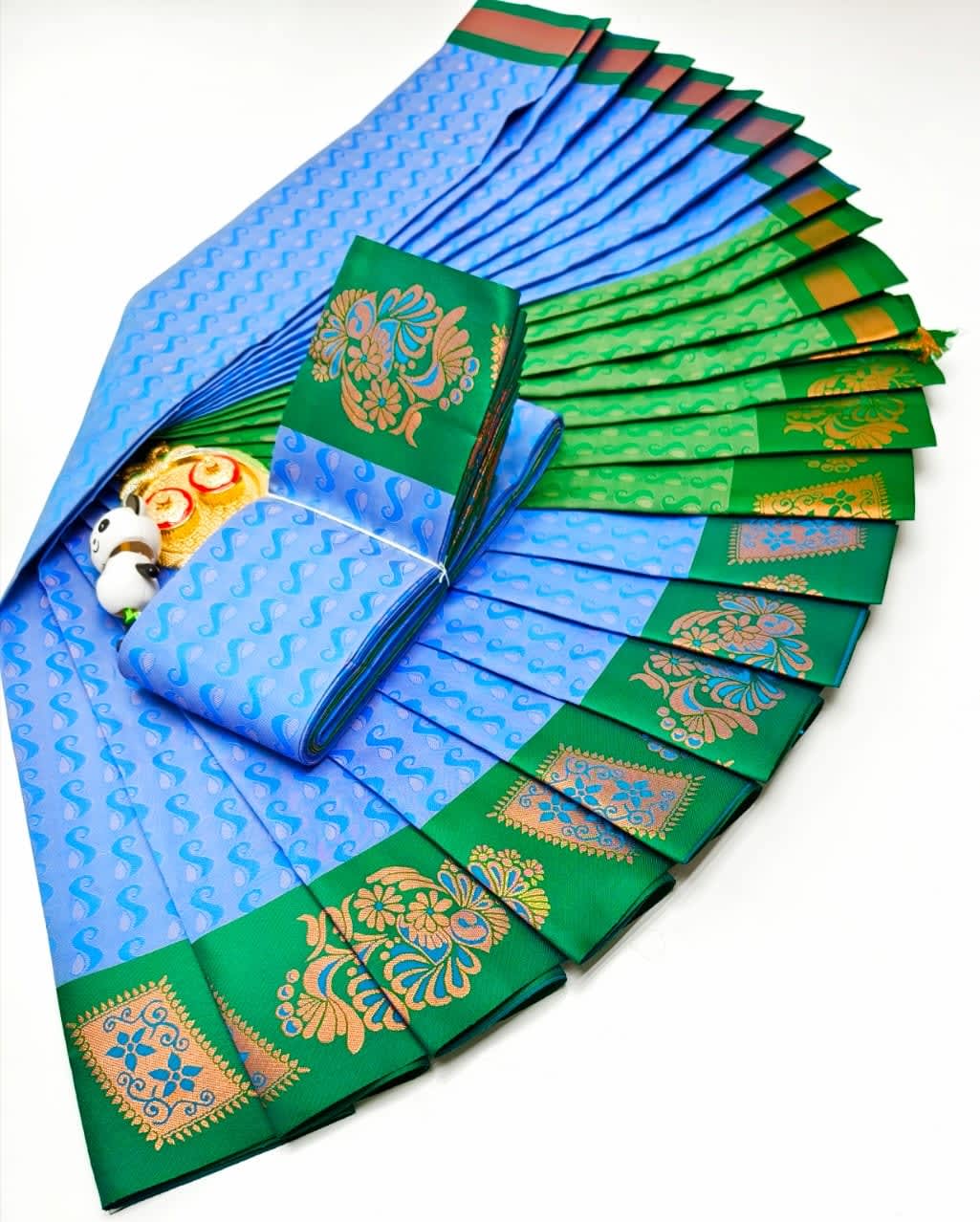 3D Embossed Saree - Image 1