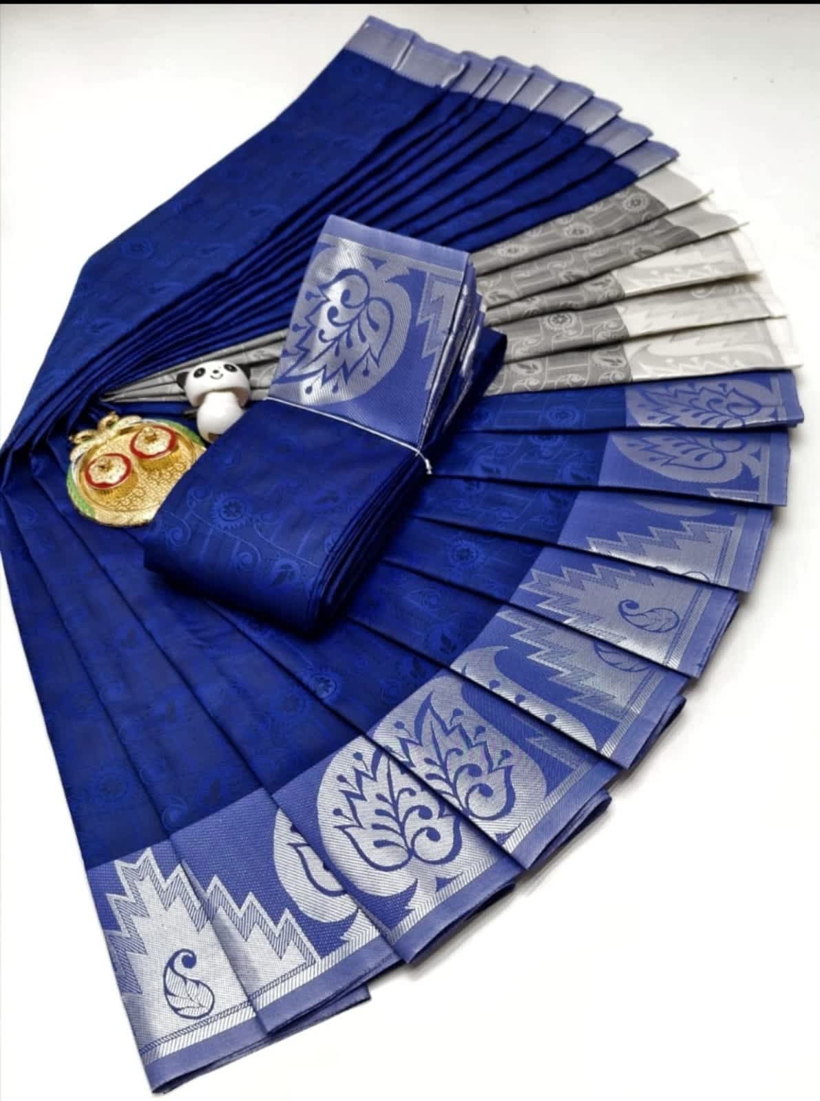 3D Embossed Saree - Image 1