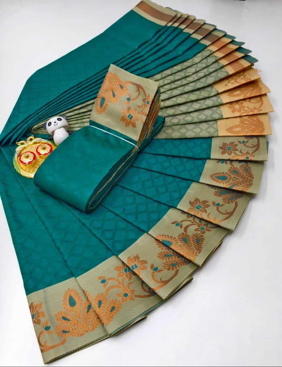 3D Embossed Saree - Image 1