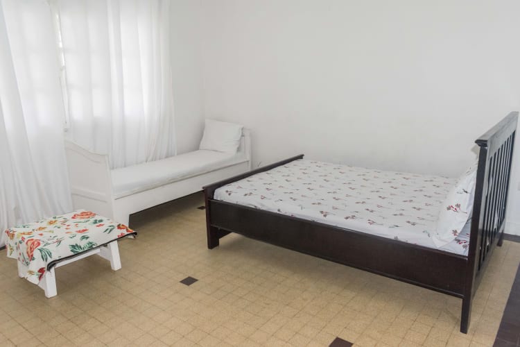 Maison Blanche - Douala, Bonapriso  11