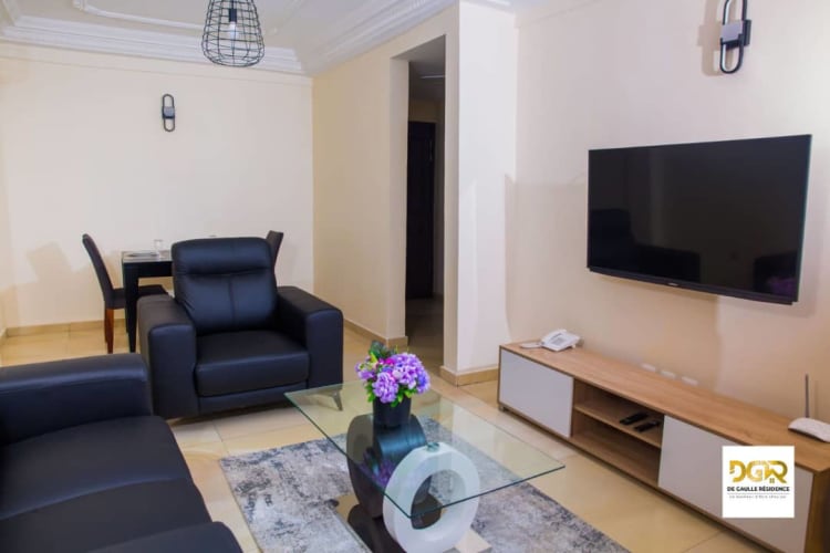 Studio RG - Douala, Logpom 10