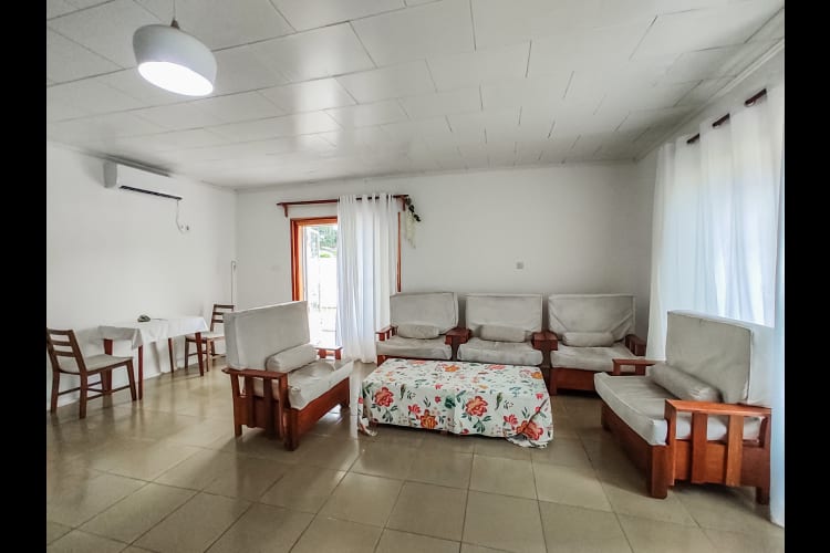 Maison Blanche - Douala, Bonapriso  10