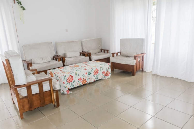 Maison Blanche - Douala, Bonapriso  2