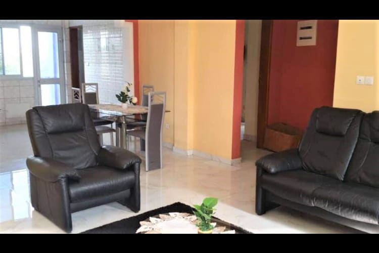 Appartement de 2 chambres RDL - Douala, Bonamoussadi 1