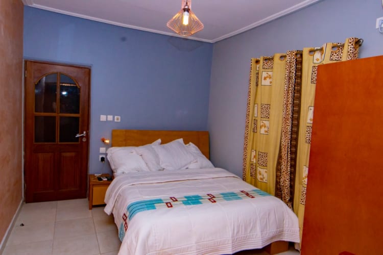 4 rooms Bungalow (King Size Beds)- Kribi, Cameroon 16