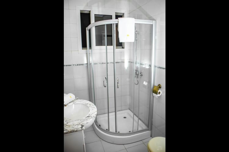 Duplex 4 ch avec caution - Douala, Bonanjo 17
