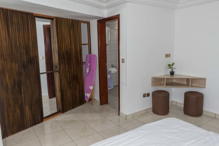  Des Studios Luxueux et très Confortables - Bonapriso, Douala 8