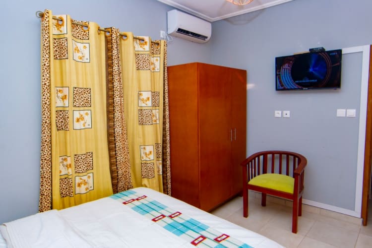 4 rooms Bungalow (King Size Beds)- Kribi, Cameroon 34