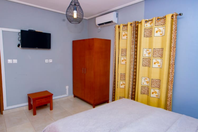 4 rooms Bungalow (King Size Beds)- Kribi, Cameroon 31