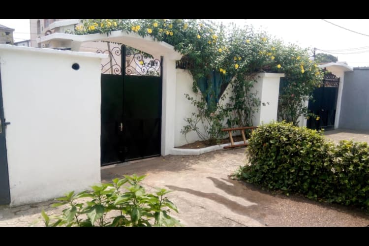 Villa de 4 chambres LE -Douala, Makepe 8