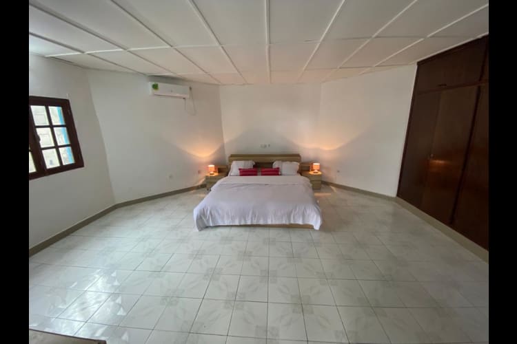 Large room A70 RC - Kribi, Bibwambe 1
