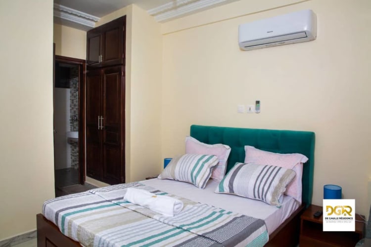 Studio RG - Douala, Logpom 8