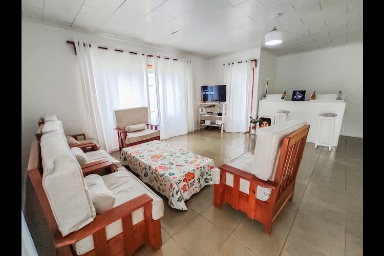 Maison Blanche - Douala, Bonapriso  8