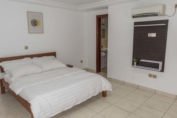  Des Studios Luxueux et très Confortables - Bonapriso, Douala 15