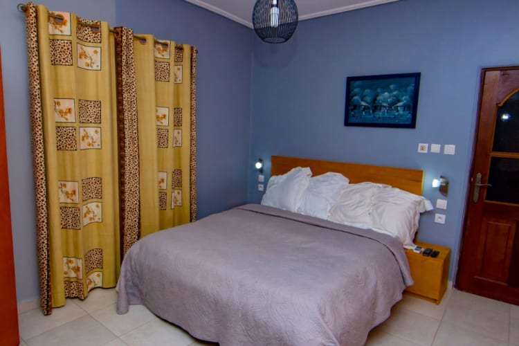 4 rooms Bungalow (King Size Beds)- Kribi, Cameroon 10