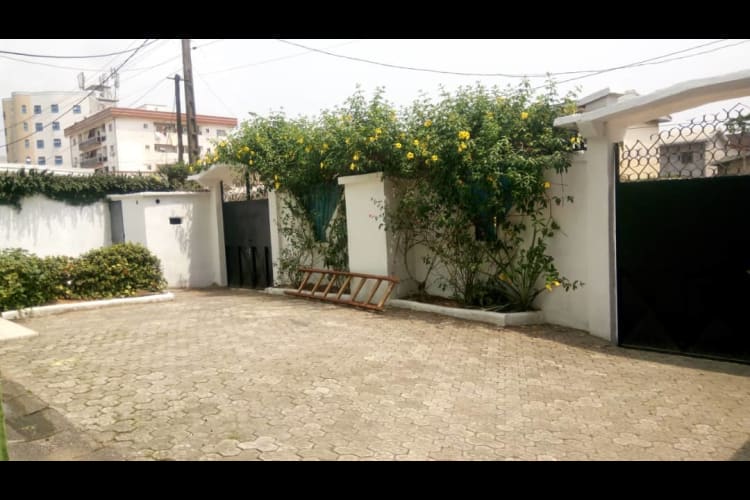 Villa de 4 chambres LE -Douala, Makepe 9