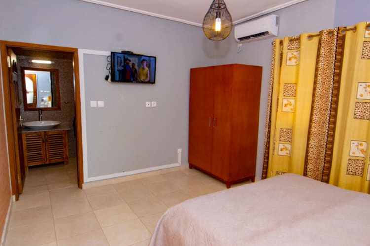 4 rooms Bungalow (King Size Beds)- Kribi, Cameroon 45