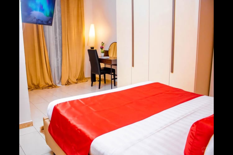 Duplex 4 ch avec caution - Douala, Bonanjo 6